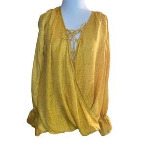 Altar’d state Umgee yellow polka dot top, ties up top, light, breezy! Nwot Med